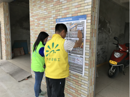 阜沙鎮(zhèn)禁毒信息〔2020〕第167期--阜沙禁毒宣傳進公交站、進廠企、進廣場（2020.11.17 