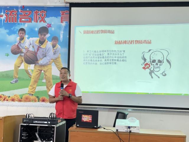 禁毒宣傳進校園，讓青春綠色無毒 (3).jpg