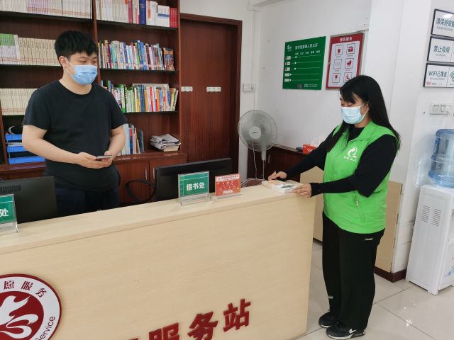 20220427 南頭鎮(zhèn)圖書(shū)館禁毒宣傳 (12).jpg