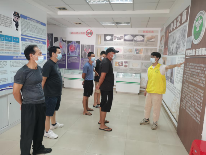 阜沙鎮(zhèn)禁毒信息〔2022〕第224期-- 弘揚(yáng)禁毒精神，筑牢禁毒防線-阜沙鎮(zhèn)組織群眾參觀禁毒教育基地
