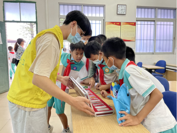 阜沙鎮(zhèn)禁毒信息〔2022〕第254期--【禁毒攻堅(jiān)】“無(wú)毒青春，健康校園”—阜沙鎮(zhèn)開(kāi)展禁毒宣傳進(jìn)校園