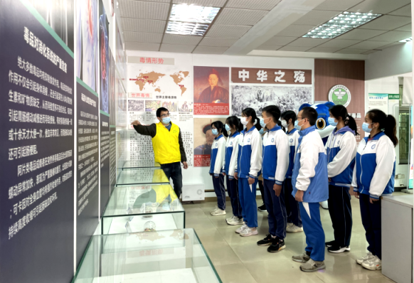 阜沙鎮(zhèn)禁毒信息〔2022〕第268期--【禁毒攻堅(jiān)】阜沙鎮(zhèn)禁毒辦組織學(xué)生參觀禁毒教育基地 （2022