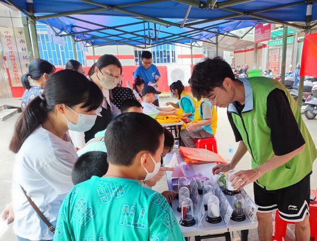 三鄉(xiāng)鎮(zhèn)開展“親子游園樂融融，大手小手齊禁毒“宣傳活動圖片2.jpg