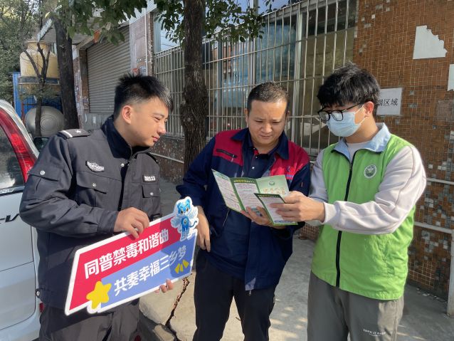 三鄉(xiāng)鎮(zhèn)開展“禁毒宣傳進廠企，夯實禁毒防護墻”活動照片2.JPG